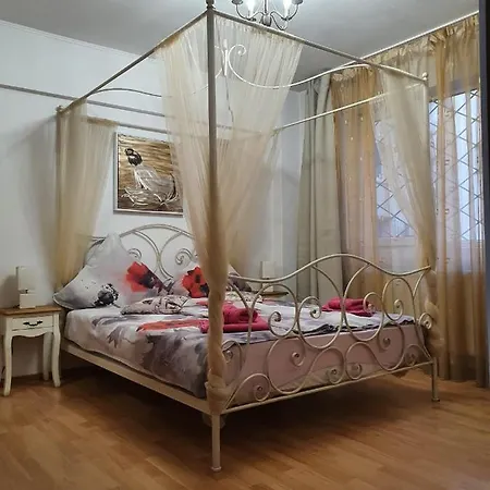 Old Town 2 Bedrooms With Balcony By Orchid Garden * Bucarest
