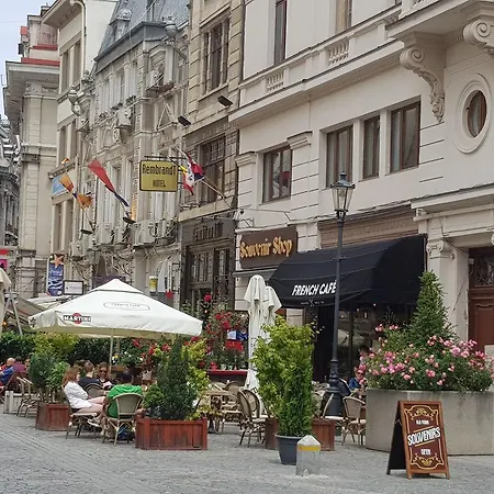 Appartamento Old Town 2 Bedrooms With Balcony By Orchid Garden Bucarest