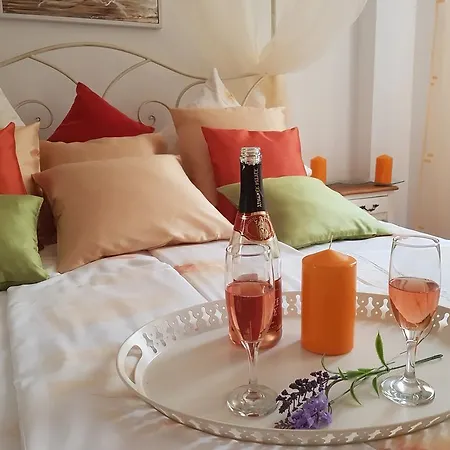 Old Town 2 Bedrooms With Balcony By Orchid Garden * 布加勒斯特