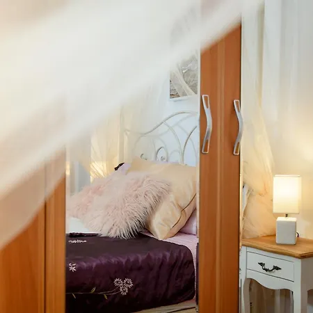 Old Town 2 Bedrooms With Balcony By Orchid Garden Appartamento