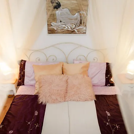 Old Town 2 Bedrooms With Balcony By Orchid Garden * Bucarest
