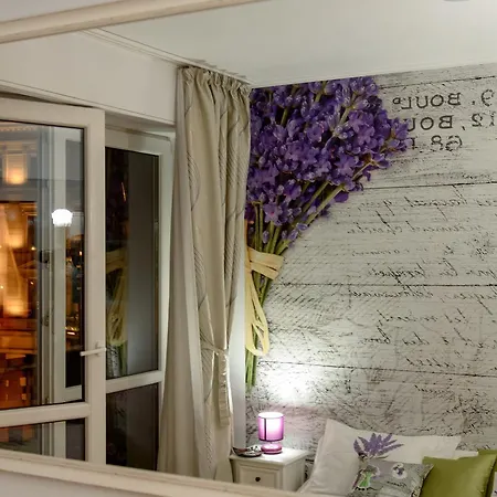 Old Town 2 Bedrooms With Balcony By Orchid Garden Apartment Bucharest